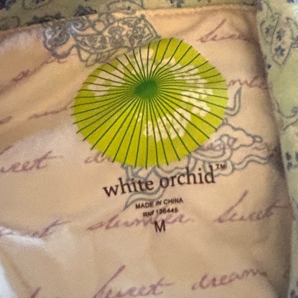 White Orchid Dream Knit SleepShirt Nightgown med #1 2pc shorts EUC - Picture 5 of 5